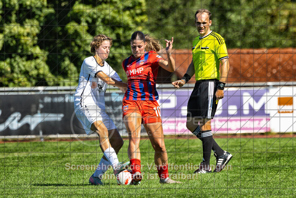 20260906_114429_0011-Bearbeitet_(c)_by_PhotoPeet | #,1.FC Donzdorf (weiß) vs. 1.FC Heidenheim 1846 (rot), Fußball, Frauen-Verbandspokal Gruppe 2, 2. Runde, Saison 2026/2027, Rasenplatz Lautertal Stadion, Süßener Straße 16, 73072 Donzdorf, 06.09.2026 - 11:00 Uhr,Foto: PhotoPeet / Sport- &amp; Eventfotografie / Peter Harich