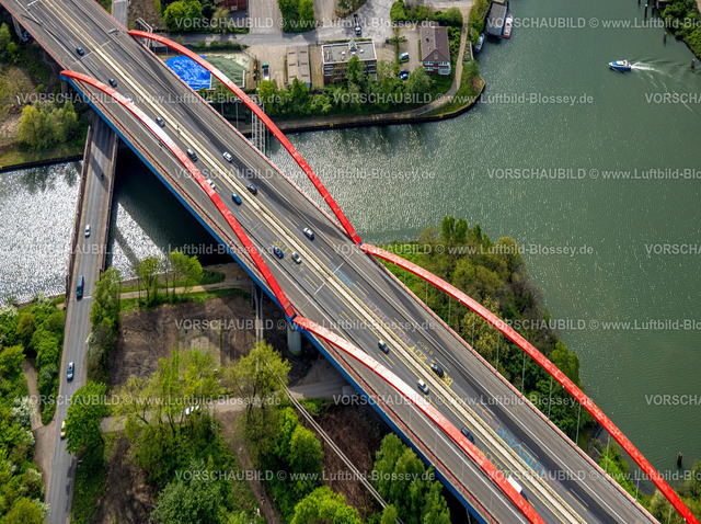 Essen240400437 | Luftbild, Stadthafen Essen und Rhein-Herne-Kanalbrücke mit rotem Geländer, Autobahn A42 Emscherschnellweg, Infrastruktur, Doppelbogenbrücke an der Stadtgrenze Bottrop, Essen, Ruhrgebiet, Nordrhein-Westfalen, Deutschland