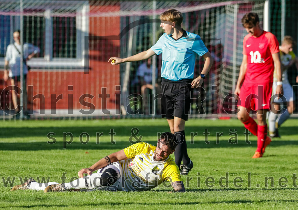 2023-08-18_122_SpVgg_Eichenkofen_gegen_FC_Langenpreising | Erding, Deutschland, 18.08.2023:
Fußball, A-Klasse 2023 / 2024, 3. Spieltag, SpVgg Eichenkofen gegen FC Langenpreising, Endergebnis: 0:2

Christian Huber (SpVgg Langenpreising, #10)

Foto: Christian Riedel / fotografie-riedel.net