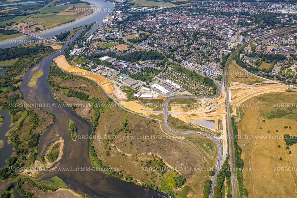Wesel220703126 | Luftbild, Lippemündungsraum, Lippeaue, Büdericher Insel, Naturschutzgebiet Lippemündung, Baustelle und Neubau Erweiterung Bundesstraße B8, Wesel, Niederrhein, Nordrhein-Westfalen, Deutschland