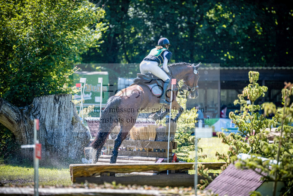 Vielseitigkeitsturnier Melle Oldendorf | Entdecke hochwertige Reitturnierfotos von Foto Oger. Professionell, emotional und authentisch – jetzt Lieblingsmomente im Shop bestellen.Deutschlandweite Turnierfotografie. - Realisiert mit Pictrs.com