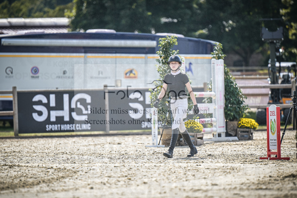 DOS_8841 | Entdecke hochwertige Reitturnierfotos von Foto Oger. Professionell, emotional und authentisch – jetzt Lieblingsmomente im Shop bestellen.Deutschlandweite Turnierfotografie. - Realisiert mit Pictrs.com