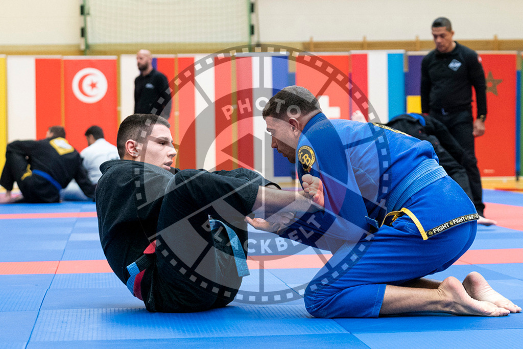20231118PBB10115-2 | Fighters compete during the AJP Tour 600 Frankfurt Championship in Frankfurt/Main, Germany, on November 18, 2023.