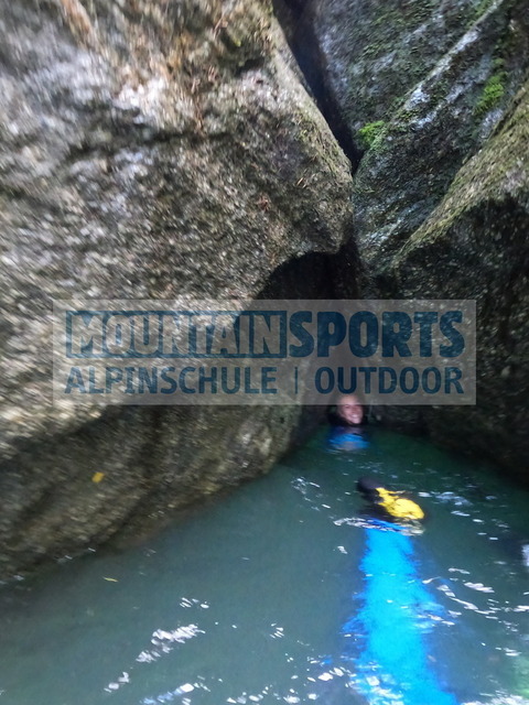 GOPR4002 | Bestelle die Bilder deines Berg- oder Wasser-Abenteuers mit Mountain Sports bequem von zu Hause aus direkt über unseren Online Fotoshop von pictrs.com. - Realisiert mit Pictrs.com
