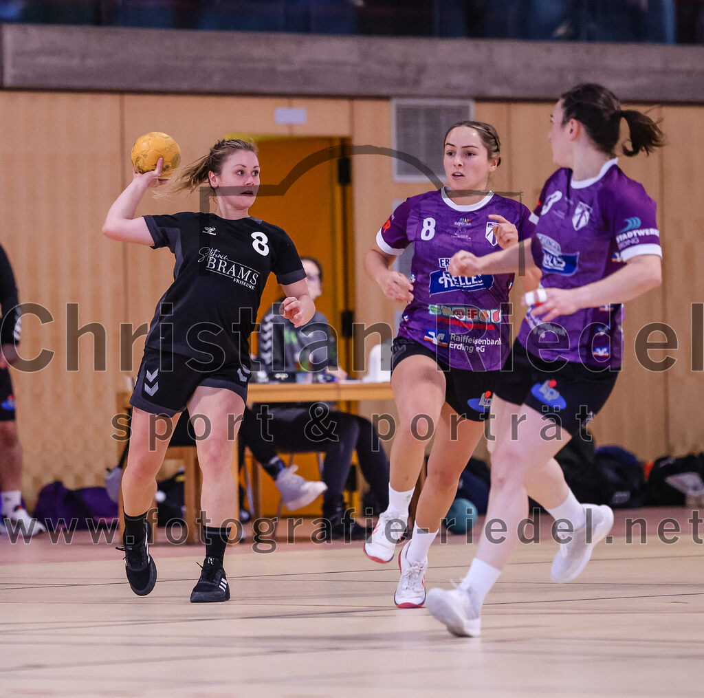 2024-12-14_112_SpVgg_Altenerding_gegen_SVA_Palzing | Erding, Deutschland, 14.12.2024:Handball, Bezirksoberliga Frauen Altbayern 2024 / 2024, 9. Spieltag, SpVgg Altenerding gegen SVA Palzing, Endergebnis: 20:30Franziska Rommel (SVA Palzing, #8), Lena Prem (SpVgg Altenerding, #8), Katharina Künstner (SpVgg Altenerding, #23)Foto: Christian Riedel / fotografie-riedel.net