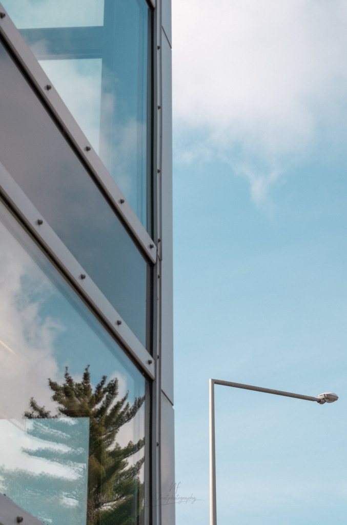 Unbenannt-127 | ​Minimalistische Street Photography & Urban Art von Nils Friederichs. Entdecke hochwertige Fotokunst-Prints und Wandbilder aus der Region Hildesheim & Hannover. - Realisiert mit Pictrs.com