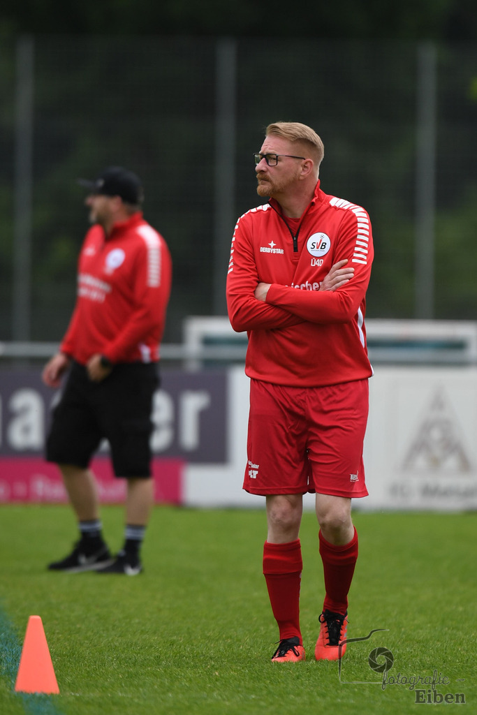 SV Brake Ü40-BW Bümmerstede (Ü40) | Kreispokal Finale Jade-Weser-Hunte Ü40; SV Brake Ü40 (rot)-BW Bümmerstede Ü40 (weiß) am 15.06.2025 in Rastede (Sportanlage Köttersweg), Photo: Philip Eiben 2025 - Realisiert mit Pictrs.com