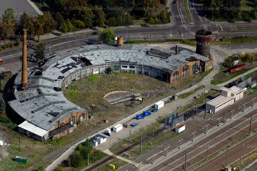 4039768 | LEIPZIG 14.09.2020 Ruine des Rundschuppen des Bahn- Betriebswerkes der Deutschen Bahn im Ortsteil Abtnaundorf in Leipzig im Bundesland Sachsen. Weiterführende Informationen bei: Deutsche Bahn AG. // Ruins of the round shed of the railway depot of Deutsche Bahn in the district of Abtnaundorf in Leipzig in the state of Saxony. Further information at: Deutsche Bahn AG. Foto: Gerhard Launer