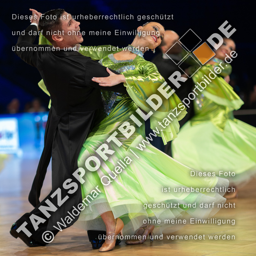 20251206-03356 | Hier finden Sie Tanz Bilder vom Latein und Standard Formationen tanzen. Sportbilder vom Tanzsport. Schöne Fotos und von Weltmeisterschaft, Europameisterschaft, Bundesliga, Regionalliga, Oberliga und Landesliga sowie von GOC Stuttgart, DanceComp, WM Bremen