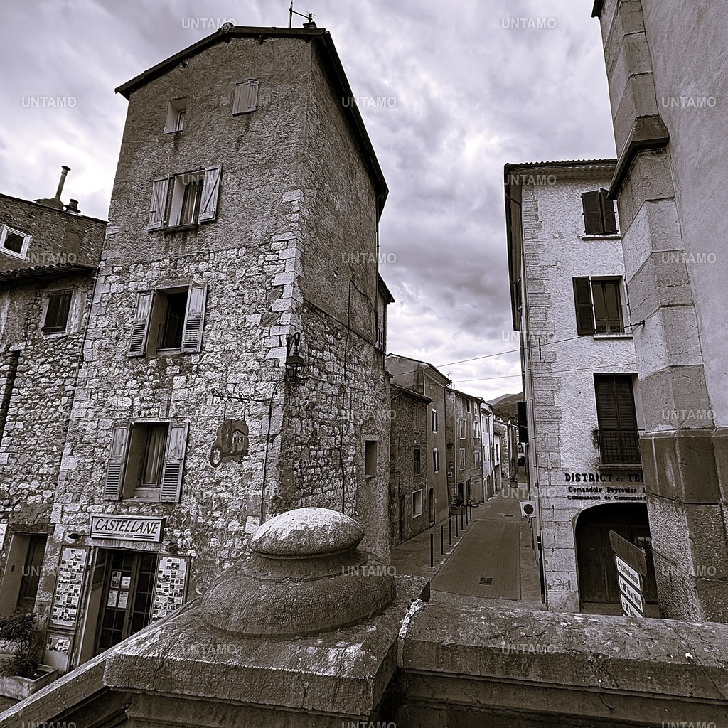 Blick von der Kirche Castellane.SW | untamo - Realisiert mit Pictrs.com