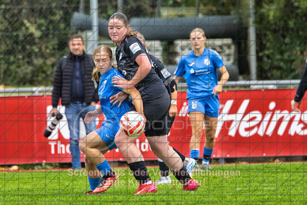 20261010_144030_0274-Bearbeitet_(c)_by_PhotoPeet | Sarah Seibold (1.FC Donzdorf #26)1.FC Donzdorf (schwarz) vs. SC Sand (blau), Fußball, EnBW-Oberliga B -Juniorinnen, 05. Spieltag, Saison 2026/2027, Rasenplatz Lautertal Stadion, Süßener Straße 16, 73072 Donzdorf, 10.10.2026 - 14:00 Uhr,Foto: PhotoPeet / Sport- &amp; Eventfotografie / Peter Harich
