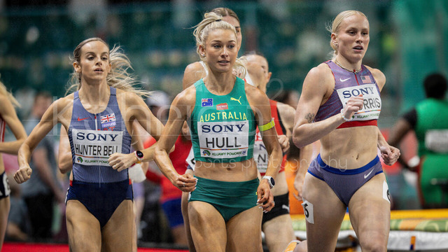 World Athletics Indoor Championships Kujawy Pomorze 26, 20.03.2026 | TORUN, POLAND - MARCH 20:  Georgia HUNTER BELL (GBR), Jessica HULL (AUS), Gracie MORRIS (USA) competes in the women's 1500m during the World Athletics Indoor Championships Kujawy Pomorze 26 on day 1 / session 2 at Kujawsko-Pomorska Arena Torun on March 20, 2026 in Torun, Poland. 