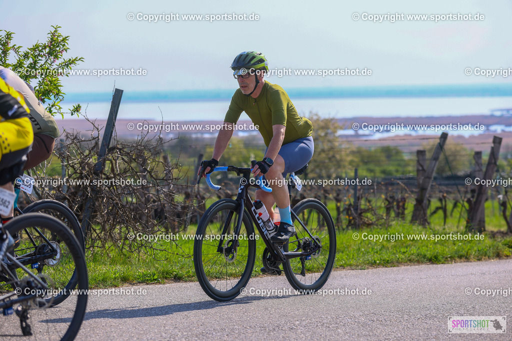 TRA_1033 | Neusiedlersee Radmarathon 2026@sportshot_your_pictrs #yourpictures#roadtowm2029 #nrm #neusiedlerseeradmarathon #neusiedlersee #neusiedlerseetourismus #burgenland #mörbisch #nrm26 #burgenlandtourismus #voglundco #poweredbyburgenlandtourismus #radsport #rad #marathon #ucigranfondo #visitburgenland #ucigranfondoworldseries