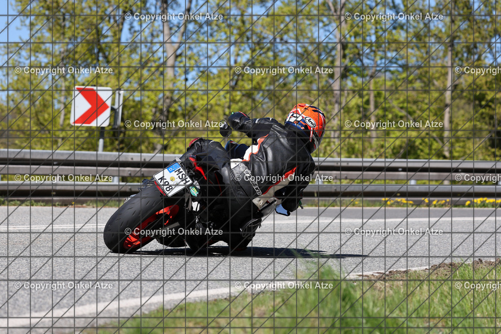 IMG_8257 | Fotograf am Kyffhäuser. Onkel Atze. Kyffhäuser Rennstrecke. Café36. Motorsportfotografie. - Realisiert mit Pictrs.com