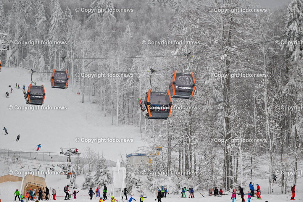 Hochficht_ Skigebiet_ Boehmerwald_ 04.02.2023-14 | 04.02.2023, Hochficht, AUT, Skigebiet Hochficht, Boehmerwald, im Bild Hochficht Bergbahn, Gondel, Skipiste