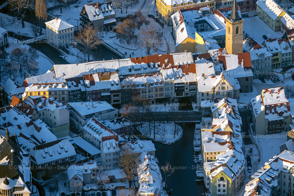 4045075 | ERFURT 14.02.2021 Winterlich schneebedeckte Historische Alte Brücke " Krämerbrücke Erfurt " über die Gera im Ortsteil Altstadt in Erfurt im Bundesland Thüringen, Deutschland. Weiterführende Informationen bei: Landeshauptstadt Erfurt. // Wintry snowy historic Old Bridge " Kraemerbruecke Erfurt " across Gera in the district Altstadt in Erfurt in the state Thuringia, Germany. Further information at: Landeshauptstadt Erfurt. Foto: Gerhard Launer