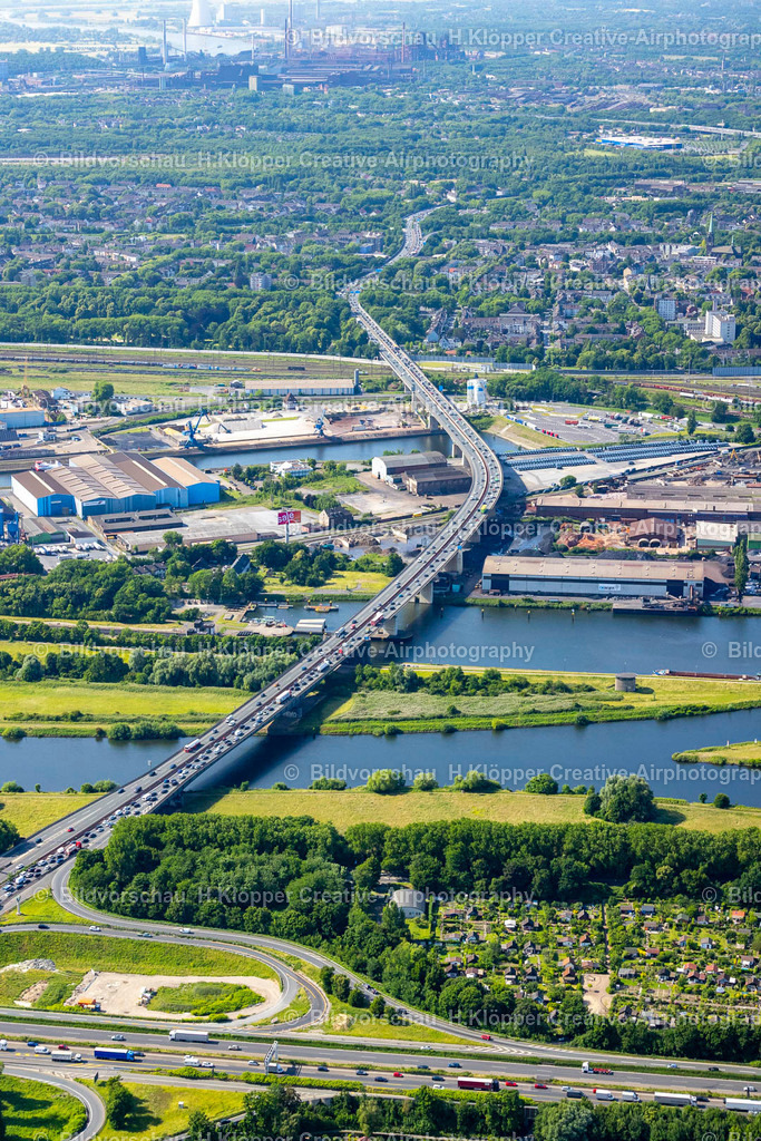 Luftbild Duisburg-4584 | Luftbild Streckenführung und Fahrspuren im Verlauf der Autobahn- Brücke der BAB A59 über den Rhein- Flußverlauf in Duisburg - Realisiert mit Pictrs.com