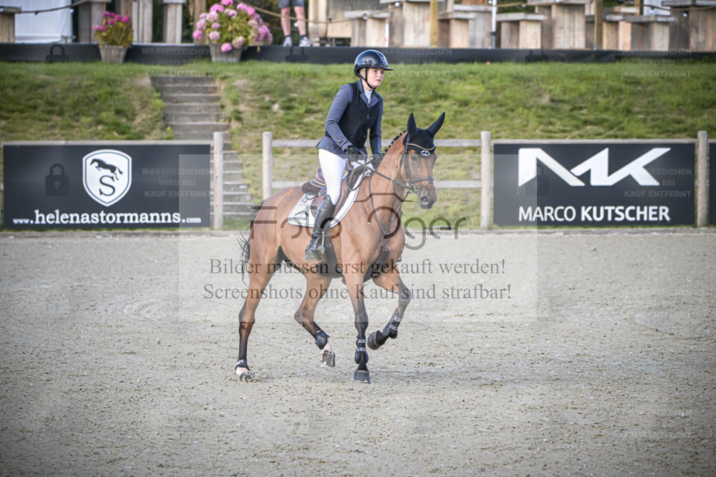 DOS_8040 | Entdecke hochwertige Reitturnierfotos von Foto Oger. Professionell, emotional und authentisch – jetzt Lieblingsmomente im Shop bestellen. - Realisiert mit Pictrs.com