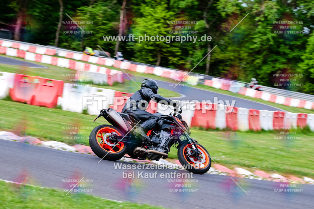 MotoTeamVBK-20089 | Hier findet Ihr Bilder von Touristenfahrten auf der Nürburgring Nordschleife oder von anderen Veranstaltungen die ich besucht habe. Viel Spass beim Durch Schauen 