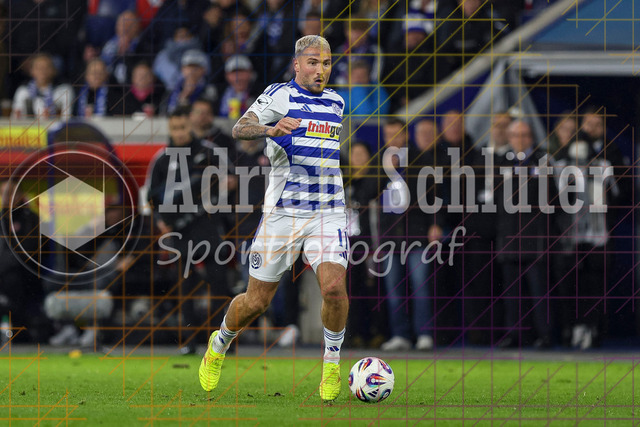 MSV Duisburg vs Rot-Weiss Essen - 3. Liga | Duisburg, Deutschland, 26.10.25:   Maximilian Dittgen (MSV Duisburg) in Aktion am Ball, Einzelaktion waehrend des Spiels der 3. Liga MSV Duisburg vs Rot-Weiss Essen in der schauinsland-reisen-arena(Foto von Brauer-Fotoagentur / Adrian Schlueter)