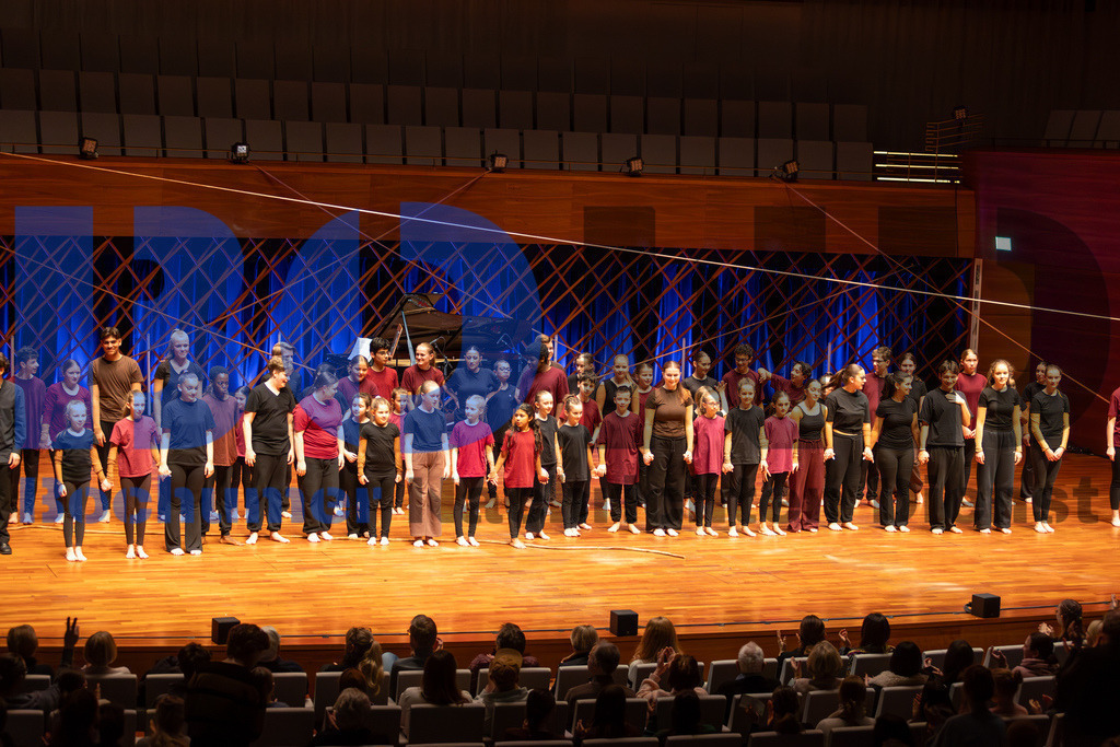 SES_ZWIBOC20250204-53 | bond - Realisiert mit Pictrs.com