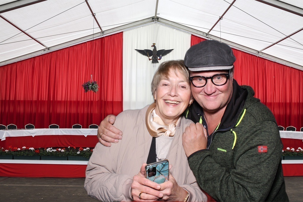 top-top.de 240928-143 | Foto, Video, Fotografie, Videografie, Fotobox, DJ, Discjockey, Musik, Musikbox, Veranstaltung, Photobooth, Amazon, Ebay, Buchtipp, Bestseller, Autor, Verlag, Buch, Wesel, Hamminkeln, NRW, Dinslaken, Rees, Drohne, Hochzeit, Party, Fotobox, Wesel, Fotograf
