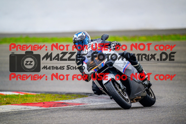 MaZZes_FotoMatrix_240717_6007705_3633 | GELB