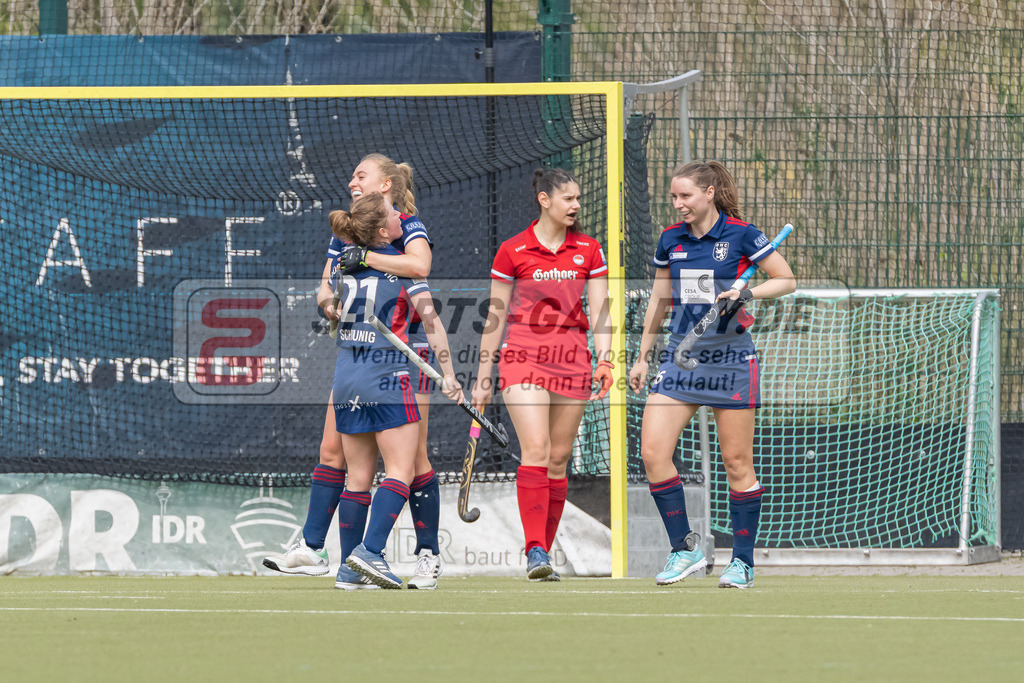 HK_20230416_106993 | 1. Bundesliga Damen Düsseldorfer HC - Rot-Weiss Köln am 16.4.2023 DHC Düsseldorf, Düsseldorf , Sara Strauss ( Düsseldorfer HC #11 ) , Maike Schaunig ( Düsseldorfer HC #21 ) , Elisa Gräve ( Düsseldorfer HC #26 )