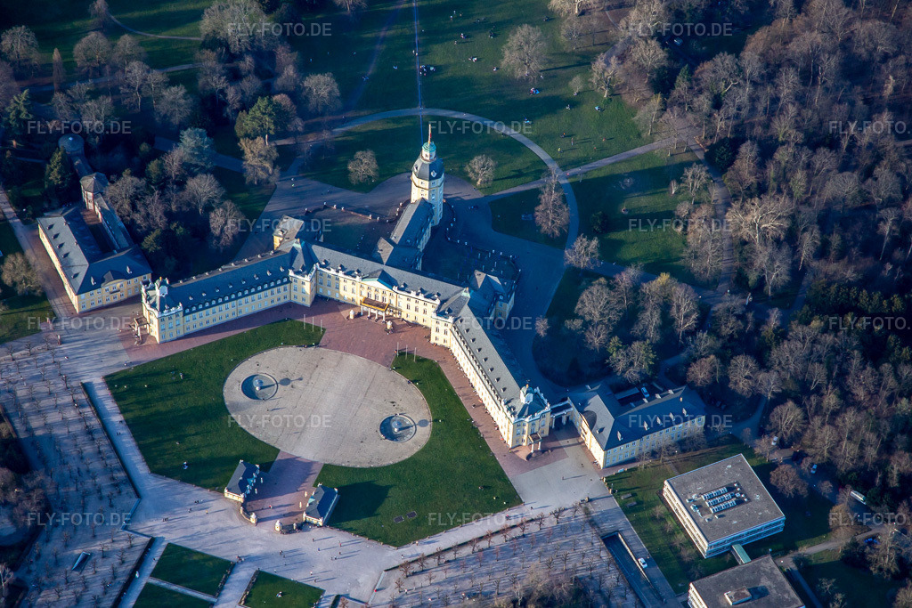 Luftbild: Badisches Landemuseum im Schloss im Ortsteil Innenstadt-West in Karlsruhe im Bundesland Baden-Württemberg in Deutschland. Foto: IMG_136001.jpg vom 21.02.2023 durch Werner Riehm/FLY-FOTO.de