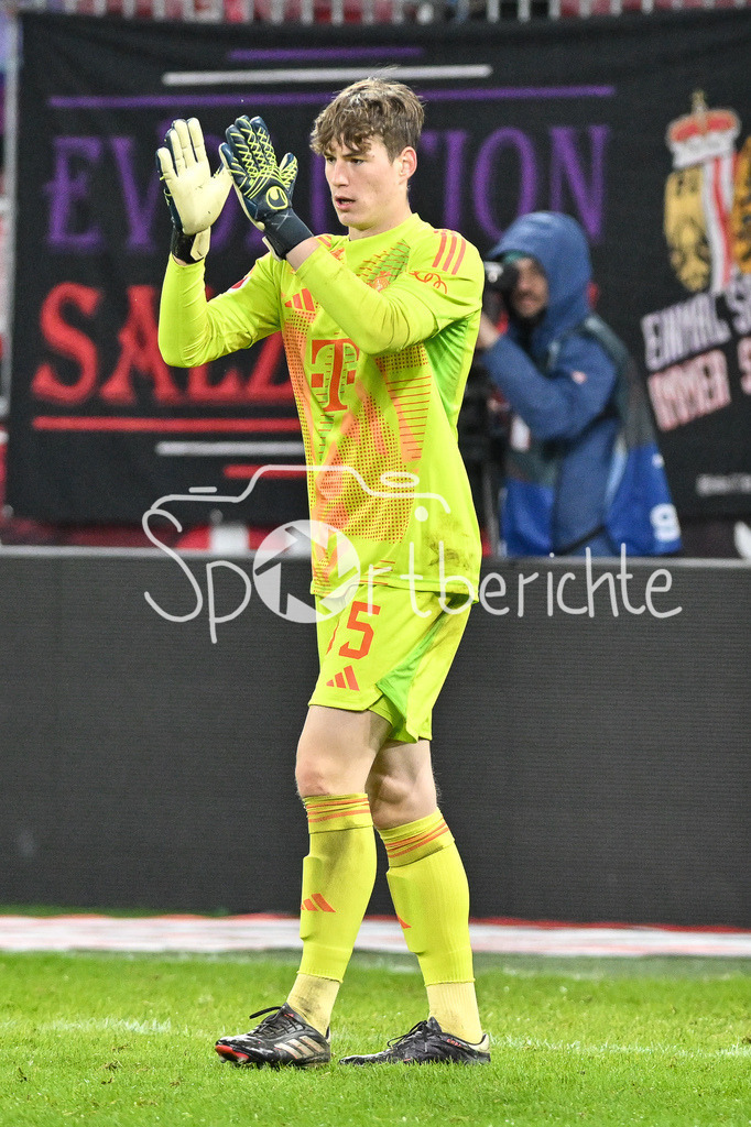 RB Salzburg - FC Bayern München | im Bild Max SCHMITT (FC Bayern Muenchen 35) / Freisteller / Einzelfoto / Testspiel: RB Salzburg - FC Bayern Muenchen, Red Bull Arena am 06.01.2025