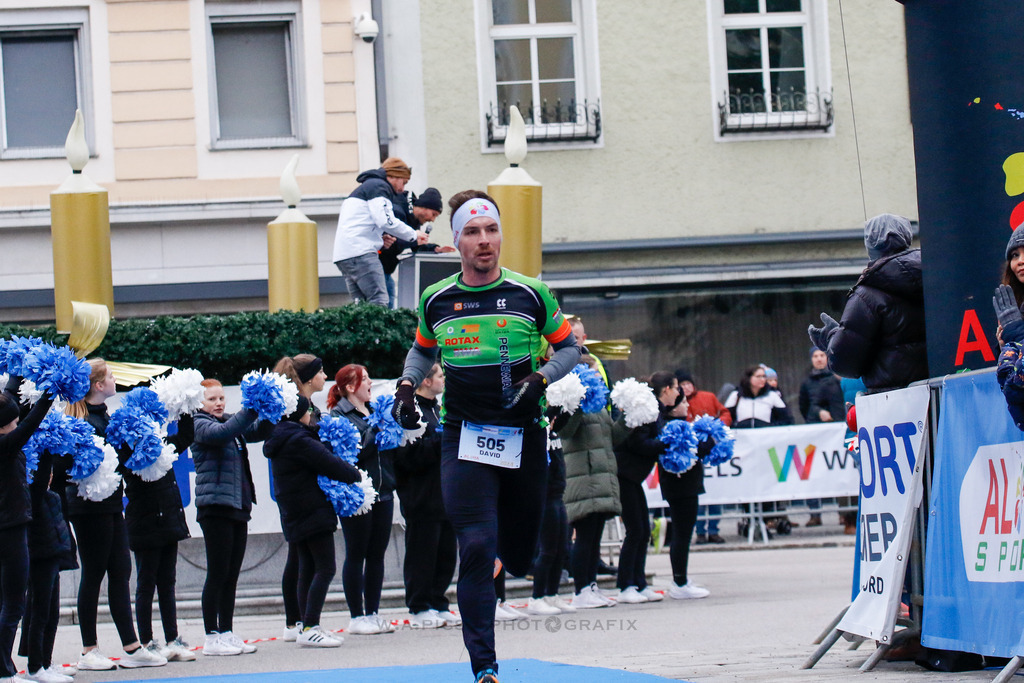 AW_20231231awmac8513 | WELS, 31.12.2023, Sparkasse Silvesterlauf Wels 2023 , Image shows: Photo: WAPICS / Andreas Willdoner
