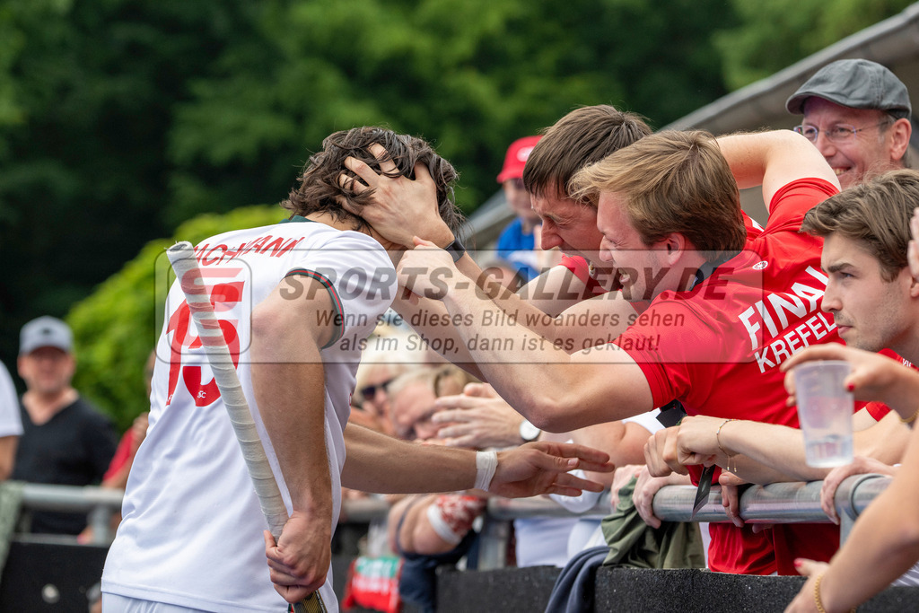 Final4_20250601-1545-Z09_4884 | Krefeld, Deutschland, 01.06.2025:  Feldhockey Final4 2025 – „Deutsche Feldhockey-Meisterschaften 2025“ Crefelder HTC - Rot-Weiss Köln (Finale Herren) im Gerd-Wellen-Hockeyanlage am 01.06.2025 in Krefeld, Deutschland. (Foto von Kramhöller/Fehrmann/Kaste)Krefeld, Germany, 01.06.2025: Feldhockey Final4 2025 – „Deutsche Feldhockey-Meisterschaften 2025“ Harvestehuder HTC - Düsseldorfer HC (Finale Damen) in Gerd-Wellen-Hockeyanlage at 01.06.2025 in Krefeld, Deutschland. (Foto from Kramhöller/Fehrmann/Kaste)