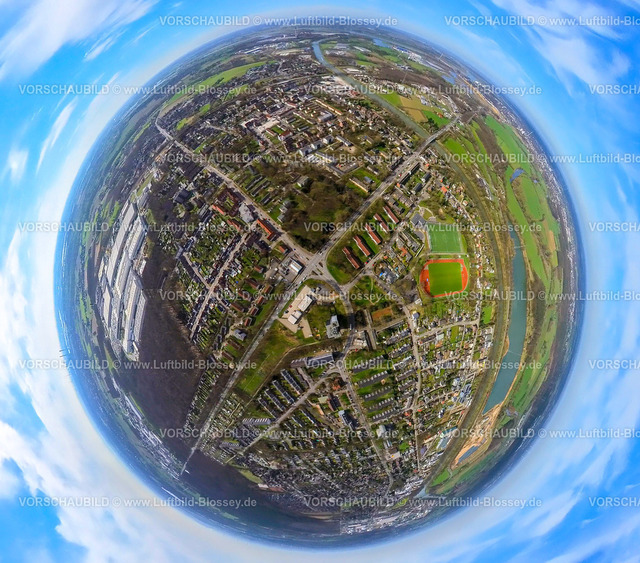 Voerde240390035Friedrichsfeld-Mitte | Luftbild, Friedrichsfeld-Mitte, Straßenkreuzung Hindenburgstraße und SpellenerStraße, Fußballstadion und Leichtathletikstadion SV 08/29 Friedrichsfeld e.V., Erdkugel, Fisheye Aufnahme, Fischaugen Aufnahme, 360 Grad Aufnahme, tiny world, little planet, fisheye Bild, Friedrichsfeld, Voerde, Niederrhein, Nordrhein-Westfalen, Deutschland