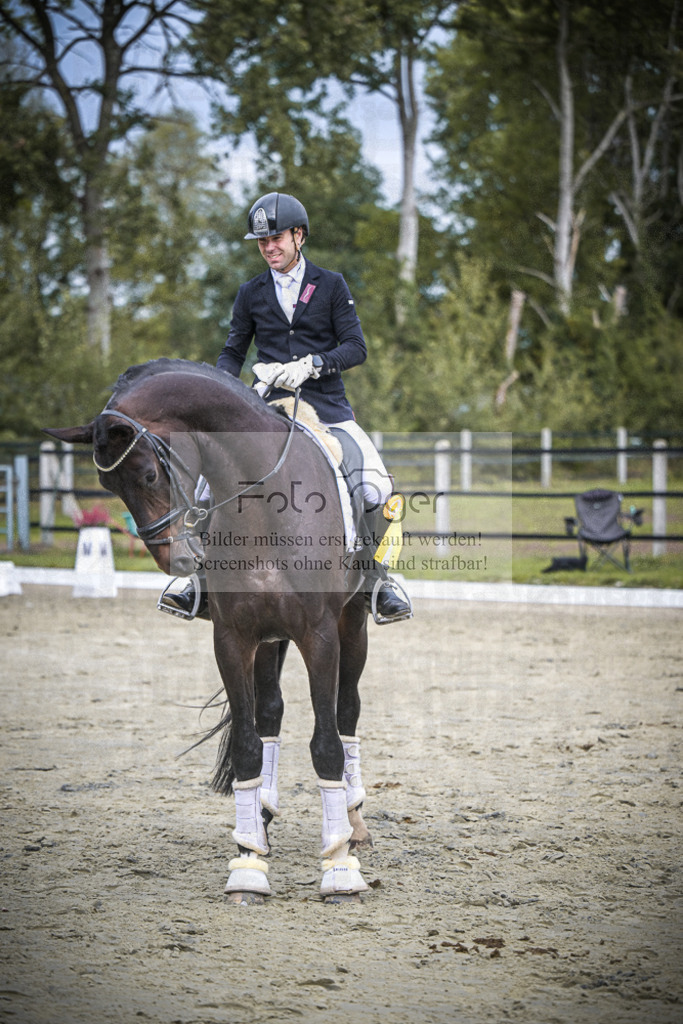 DOS_0008 | Entdecke hochwertige Reitturnierfotos von Foto Oger. Professionell, emotional und authentisch – jetzt Lieblingsmomente im Shop bestellen.Deutschlandweite Turnierfotografie. - Realisiert mit Pictrs.com