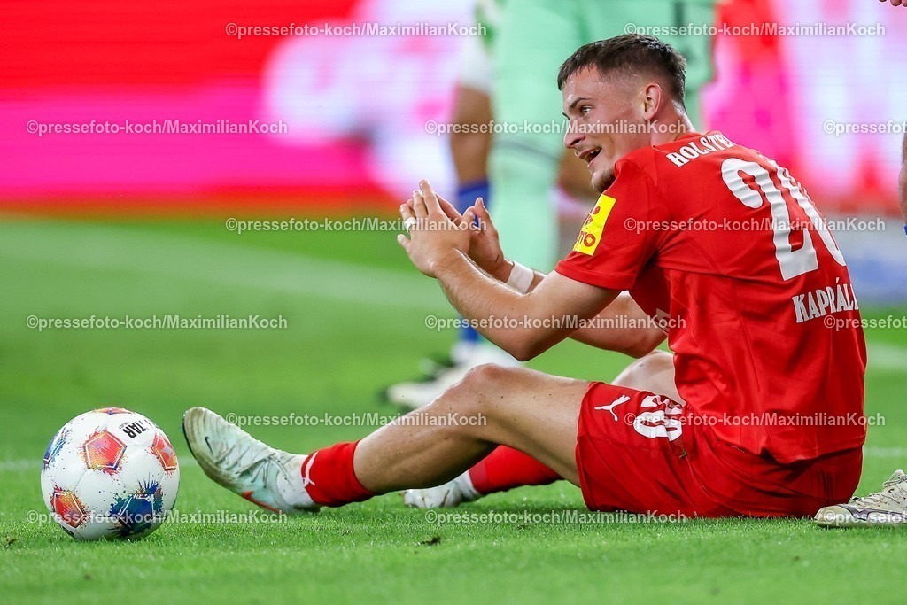S0413092501064 | 13.09.2025, Fußball, FC Schalke 04 - Holstein Kiel, 5.Spieltag, 2. Fußball Bundesliga, Veltins-Arena Gelsenkirchen, Saison 2025 2026: Adrián Kapralik (Holstein Kiel #20) ärgert sich sitzt enttäuscht auf dem Boden Enttäuschung DFB regulations prohibit any use of photographs as image sequences and or quasi-video.