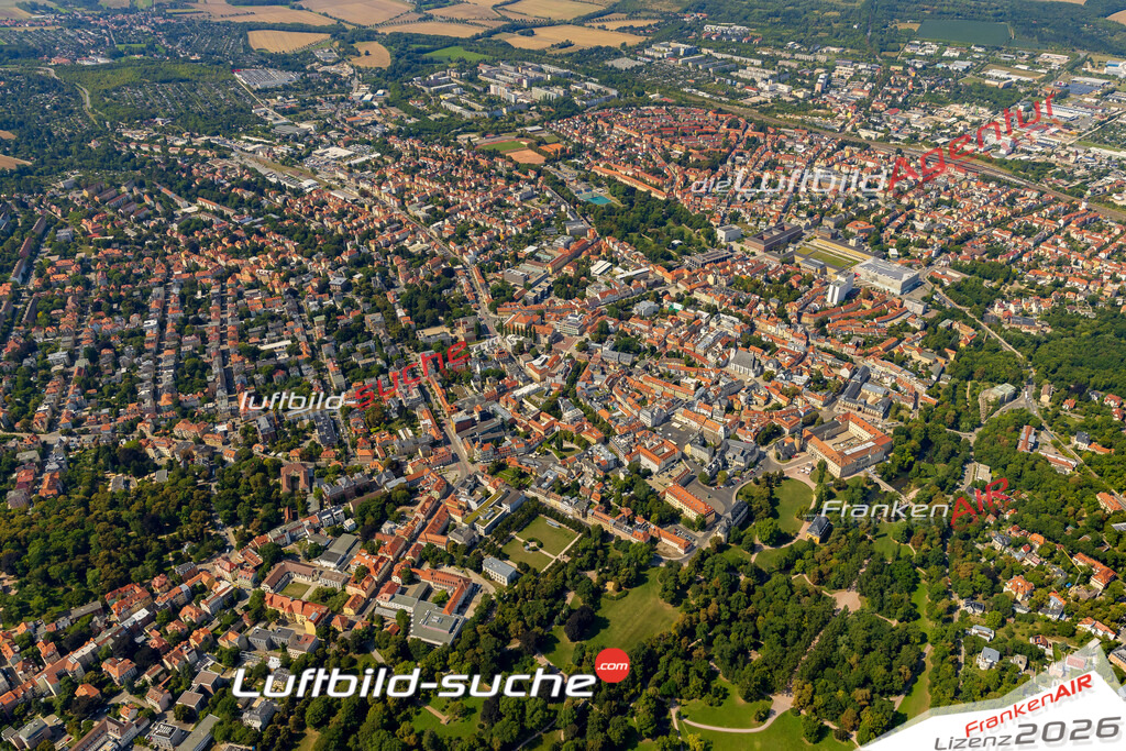 Luftbild der Stadt Weimar - Die Luftaufnahme wurde 2025 vom UL-Flugzeug heraus erstellt ( keine Drohne ) - Hochauflösende Luftaufnahme - für professionelle Ausdrucke geeignet. Die Geschenkidee !Hier alle&nbsp;Infos zur Lizenzierung der LuftaufnahmeWir fliegen auch dieses Jahr wieder in Ihre Region um Luftbilder zu erstellen.- Luftbild anfragen