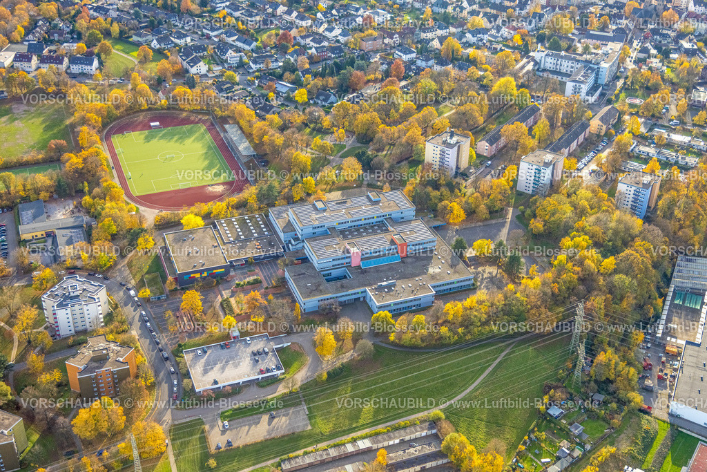Hagen251102782 | Luftbild, Fritz-Steinhoff-Gesamtschule, Fußballstadion Sportplatz SV Boele-Kabel 1882 e.V., herbstliche Bäume, Boele, Hagen, Ruhrgebiet, Nordrhein-Westfalen, Deutschland
