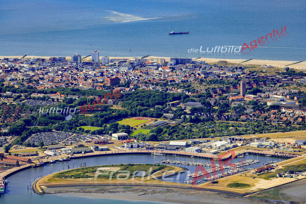 Aktuelles Luftbild von  Norderney - Die Luftaufnahme wurde 2022 mittels UL-Flugzeug erstellt ( keine Drohne ) - hochauflösende Kamera-Systeme von  Canon -Beste Qualität - Für grossformatige Ausdrucke geeignet. Die Geschenkidee !