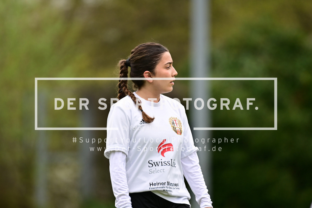 Fußball I Frauen I Saison 2025-2026 I Bezirksliga I 21. Spieltag I Harburger TB - Rahlstedter SC I 165827 | Der Sportfotograf. - Realisiert mit Pictrs.com