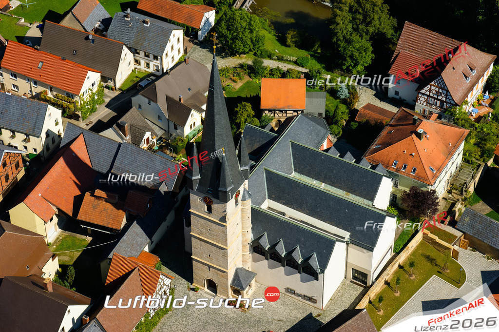 Die Luftaufnahme Kirche - Baunach wurde vom UL-Flugzeug (keine Drohne) aus fotografiert.Hohe Druck- Auflösung-die Geschenkidee!