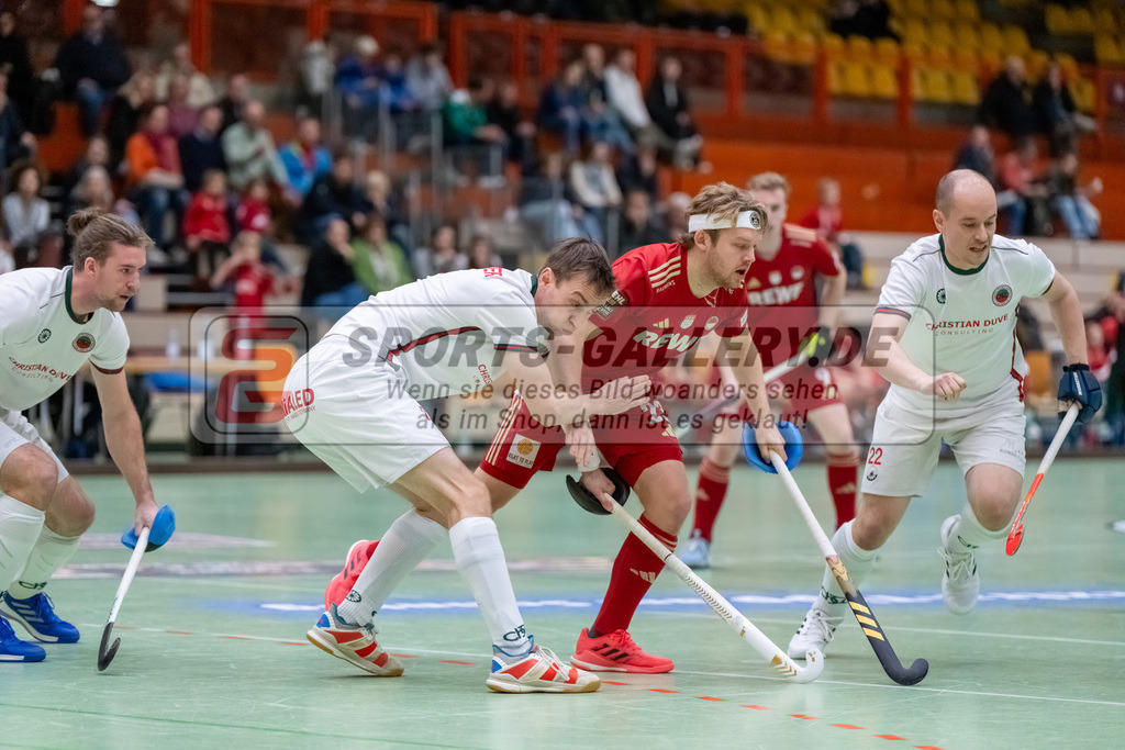 HK_20241214_100246 | 1. Bundesliga Halle Herren Crefelder HTC - Rot-Weiss Köln am 14.12.2024 Halle Glockenpitz, Krefeld , Breucker Julius ( Crefelder HTC #2 ) , Thies Ole Prinz ( Rot-Weiss Köln #23 ) , Jonathan Ehling ( Crefelder HTC #1 )