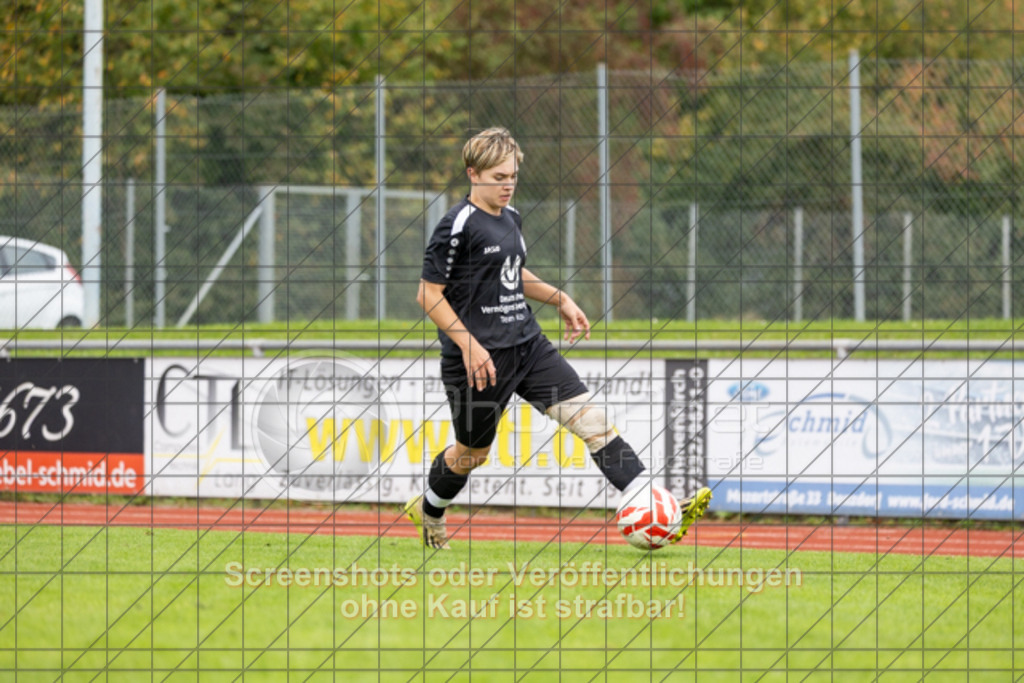 20250928_141924_0477 | #,1.FC Donzdorf (schwarz) vs. TV Derendingen (rot), Fussball, Frauen-Verbandsliga Württemberg, 03. Spieltag, Saison 2025/2026, Rasenplatz Lautertal Stadion, Süßener Straße 16, 73072 Donzdorf, 28.09.2025 - 13:00 Uhr,Foto: PhotoPeet-Sportfotografie/Peter Harich