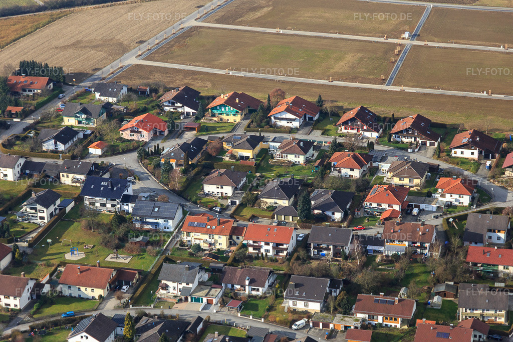 Luftbild: Magister-Chuno-Straße, Michael-Maier-Straße im Ortsteil Aunham in Bad Birnbach im Bundesland Bayern in Deutschland. Foto: IMG_095980.jpg vom 29.12.2016 durch Werner Riehm/FLY-FOTO.de