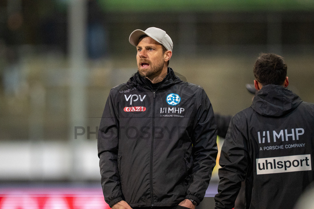 SV Stuttgarter Kickers vs. SGV Freiberg, Fussball, WFV-Pokal, Viertelfinale, 17.03.2026 | Marco Wildersinn (Trainer SV Stuttgarter Kickers) gibt Anweisungen,SV Stuttgarter Kickers vs. SGV Freiberg, Fussball, WFV-Pokal, Viertelfinale, 17.03.2026Foto: photosbyphips/Philip Ziegler
