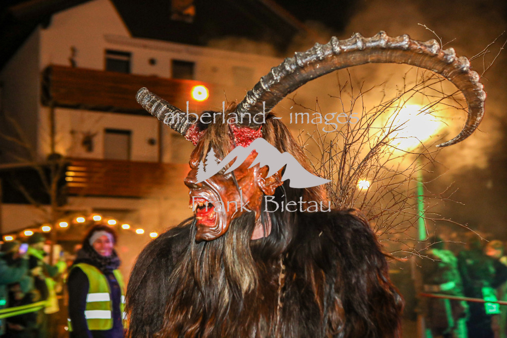 OE7A6788 | das Höllenspektakel im Bayerischen Wald am Abend vor der Sylvesternacht