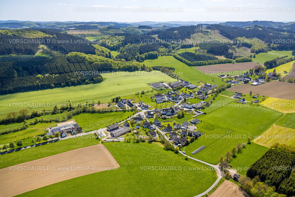 Eslohe230505556 | Luftbild, Ortsansicht und Wald mit Waldsterben, Obersalwey, Eslohe, Sauerland, Nordrhein-Westfalen, Deutschland