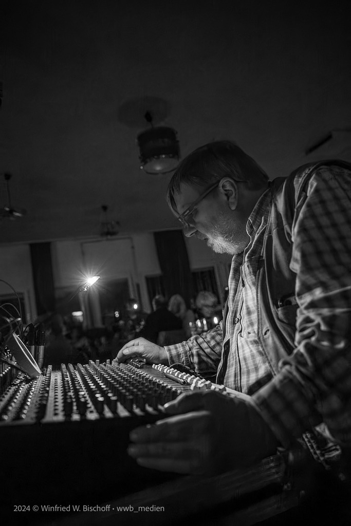 wwb-2411-0051 | <Fotografie> <Video> <Film> <Winfried Bischoff> - Realisiert mit Pictrs.com