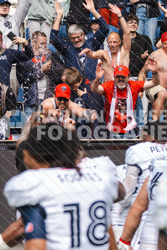 GER Rhein Fire vs. Paris Musketeers, Football, European League of Football, Spieltag 4, Saison 2025, 08.06.2025 | GER Rhein Fire vs. Paris Musketeers, Football, European League of Football, Spieltag 4, Saison 2025, 08.06.2025Foto: Fabian Friese - Realisiert mit Pictrs.com
