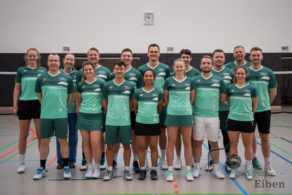 Spieltag Badminton TV Metjendorf | Mannschaftsfoto TV Metjendorf 1. und 2. Mannschaft; Spieltag Badminton TV Metjendorf am 16.02.2025; in Wiefelstede / Metjendorf (Sporthalle Auf dem Kamp), Photo: Philip Eiben 2025 - Realisiert mit Pictrs.com