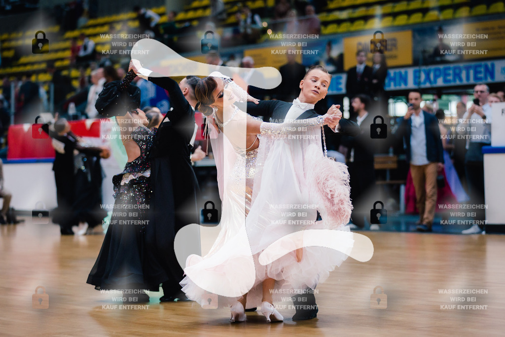 Hessen Tanzt WDSF Open Junior II Standard 5th (217) Vitalii Karnaukhov _ Elizaveta Beloedova (TC Rot-Weiß Leipzig)-2025-05-17-7606 | Webshop for digital downloads and prints of dance sport, event & show photographer Julian Link - Realisiert mit Pictrs.com